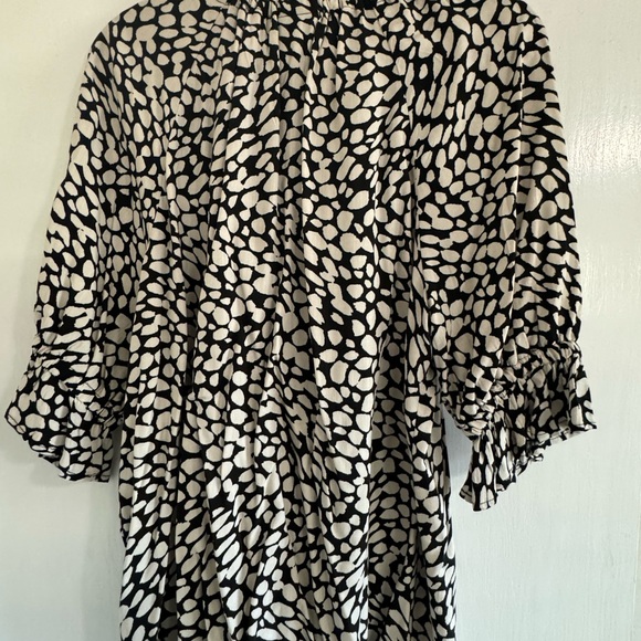 Black and white comfortable top - Picture 2 of 3